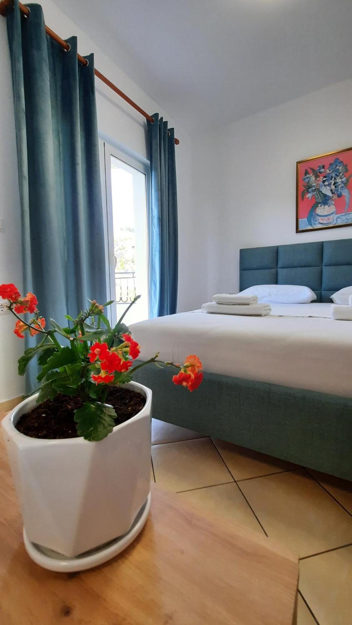 Amarildo Hotel Himare Exterior photo